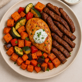 Mediterranes Ofengemüse mit Süßkartoffeln, Hähnchen und Rind – mit Sonnengefühl-Gewürzmischung