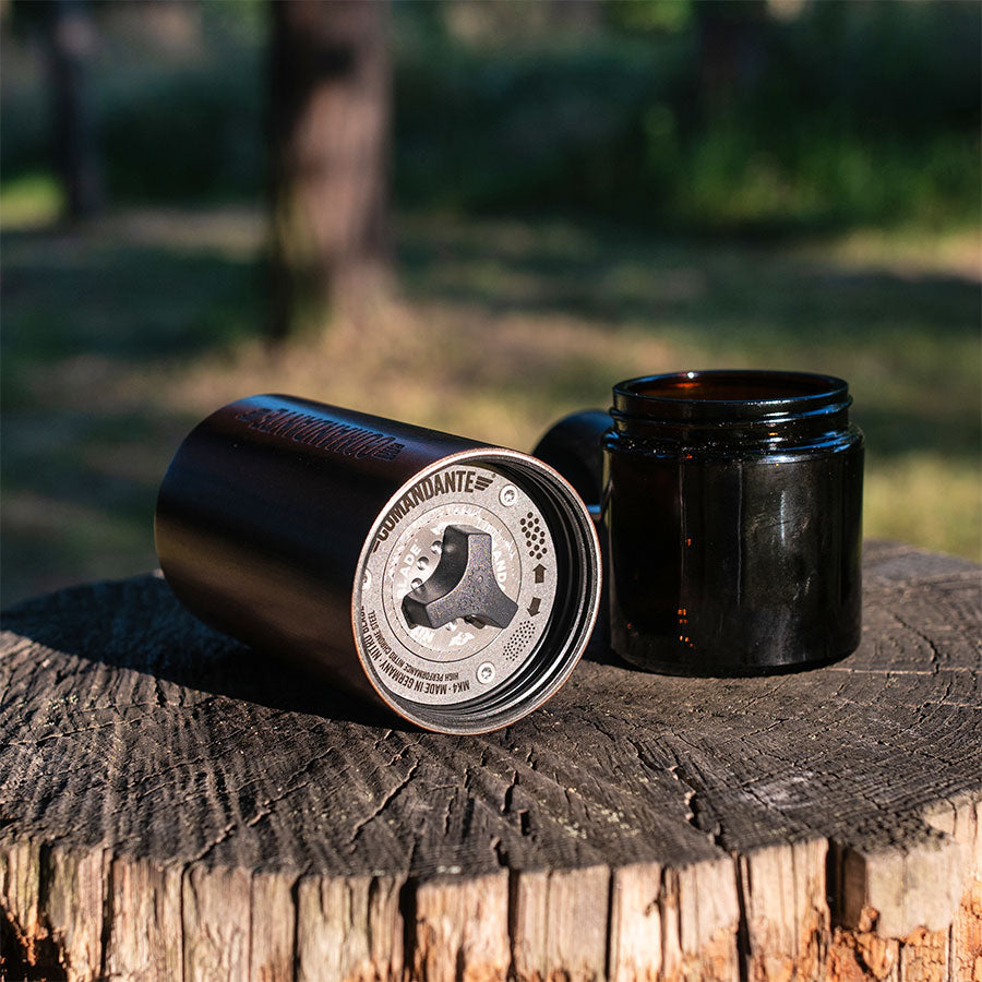 Comandante C40 MK4 Nitro Blade Chocolate Fineline– Premium Handmühle für perfekte Kaffeezubereitung