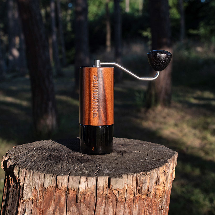 Comandante C40 MK4 Nitro Blade Chocolate Fineline– Premium Handmühle für perfekte Kaffeezubereitung